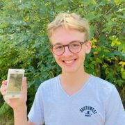 Joven crea su propio celular y cuesta muchísimo menos que otros