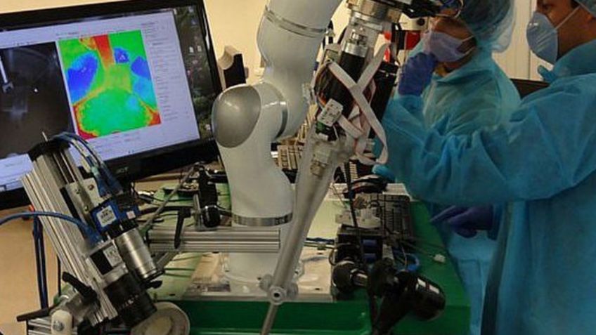 Un robot realiza una cirugía por sí solo: La autonomía de la inteligencia artificial