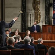 Demócratas abuchean a Trump