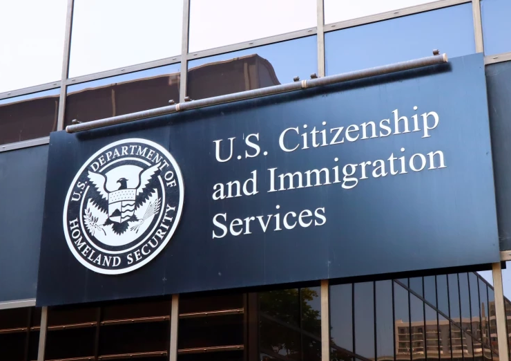 USCIS quiere revisar las redes sociales