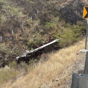 Volcadura de autobús en Oaxaca deja 18