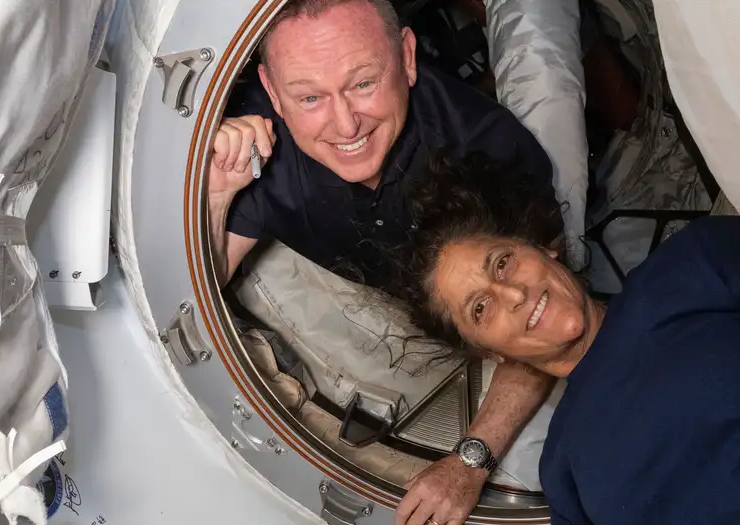 Astronautas atrapados en la Estación Espacial Internacional