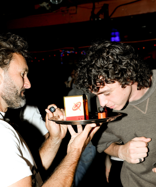 Trump cierra fábricas de poppers