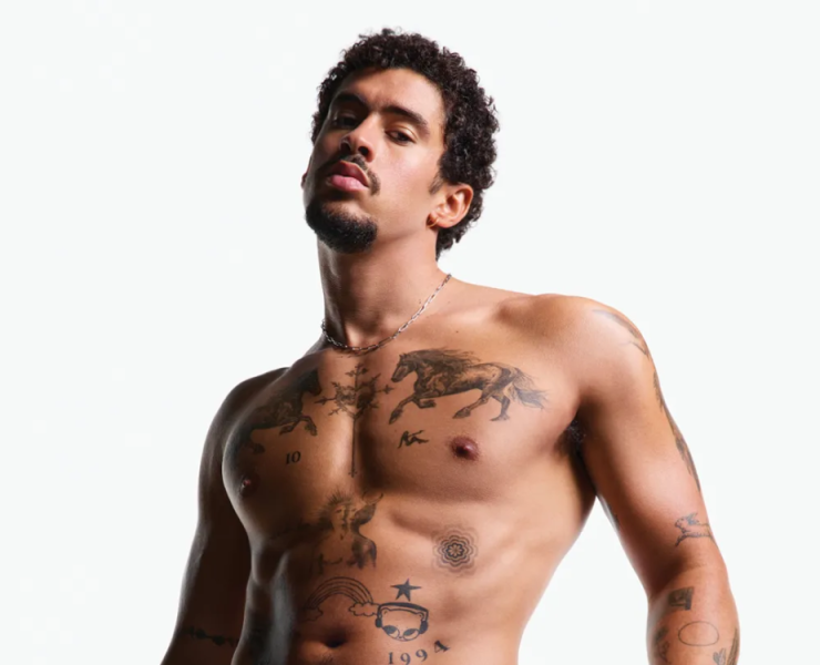 Bad Bunny modelando para Calvin Klein