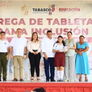 Entregan 3,298 tabletas electrónicas a alumnos de secundaria en Tenosique