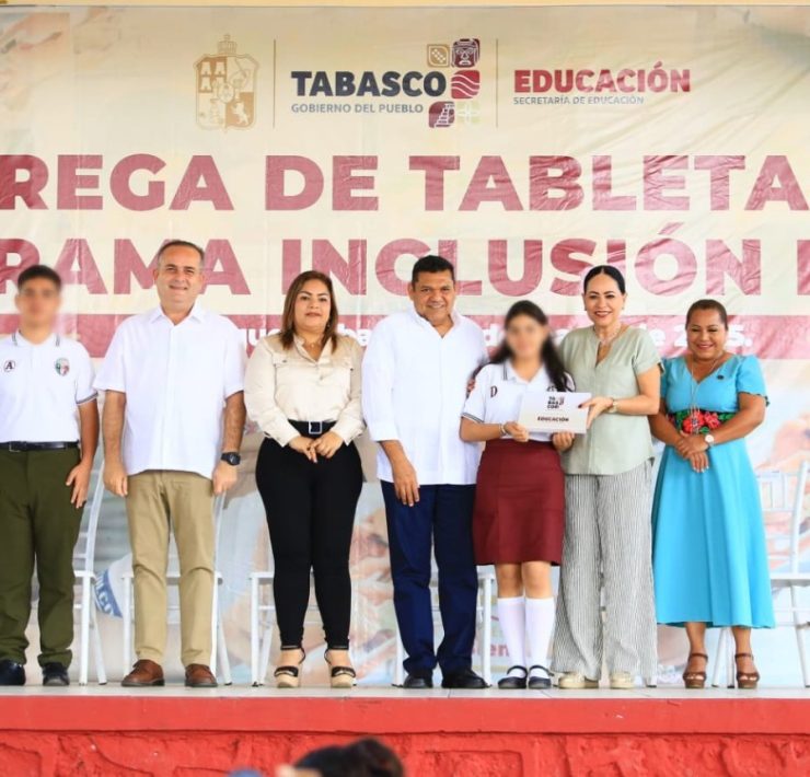 Entregan 3,298 tabletas electrónicas a alumnos de secundaria en Tenosique