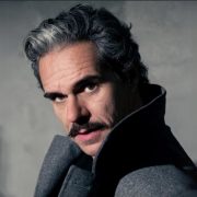 ¡Tony Dalton Vuelve a las Pantallas y Sorprende con su Regreso!