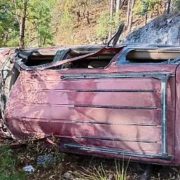 Adolescente muere en volcadura de camioneta en Durango