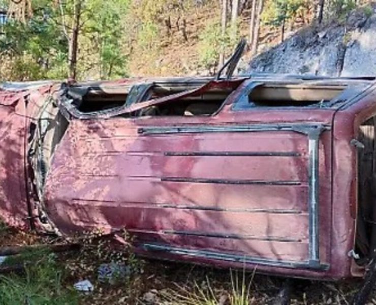 Adolescente muere en volcadura de camioneta en Durango