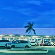 ¡Mérida brilla de azul! Aeropuerto se ilumina de azul para conmemorar el Día Mundial del Autismo
