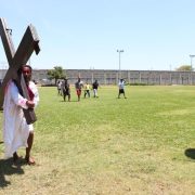 Viacrucis en el CERESO de Mérida: Impactante representación de Fe