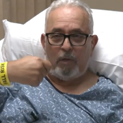 Hombre se cura del parkinson después de 30 años de lucha