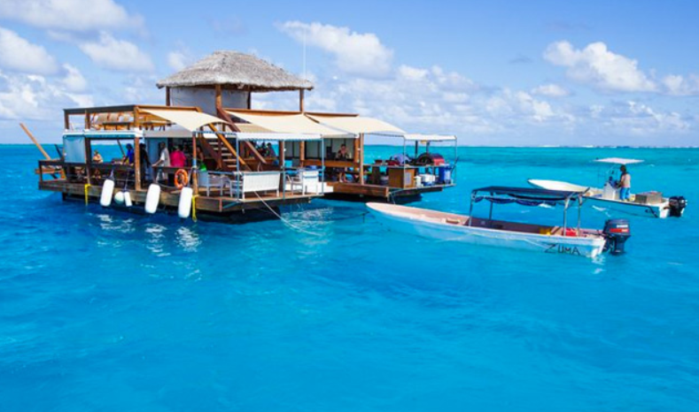 El bar "Golfo de México": una experiencia flotante sin precedentes