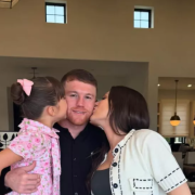 Canelo Álvarez espera a su segundo bebé con amor
