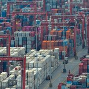 China califica de irracionales los aranceles