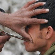 Talibanes arrestan por cortes de cabello: nueva ola de represión