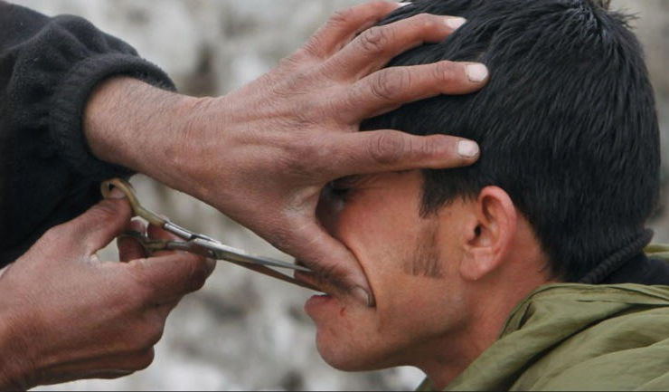 Talibanes arrestan por cortes de cabello: nueva ola de represión