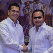 Detienen a exvocero de Alito Moreno en operativo por presunto desvío de recursos