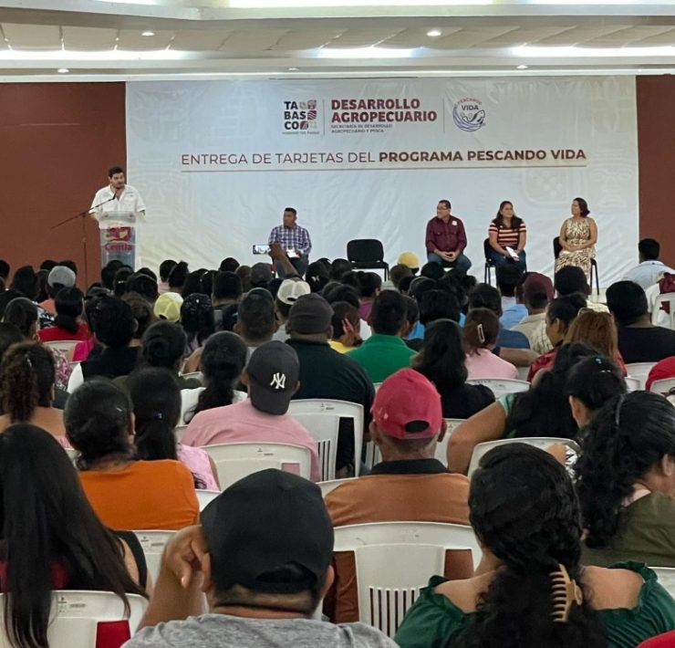 Entregan 600 tarjetas del Programa Pescando Vida en Centla