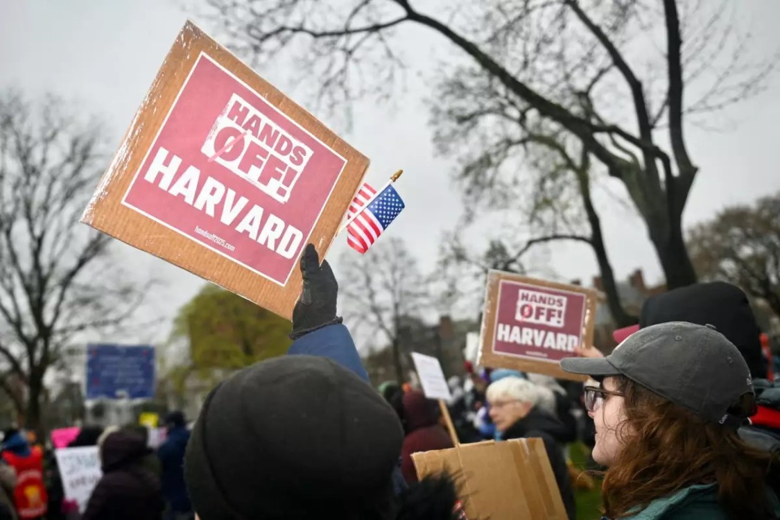 Escala conflicto entre Trump y Harvard