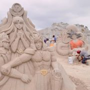 Figuras de arena dirigidas a niños y jóvenes