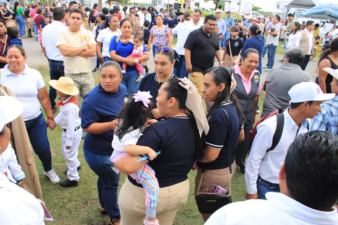 Estar cerca del pueblo, no es un discurso