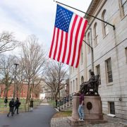 Harvard demanda al gobierno de Trump