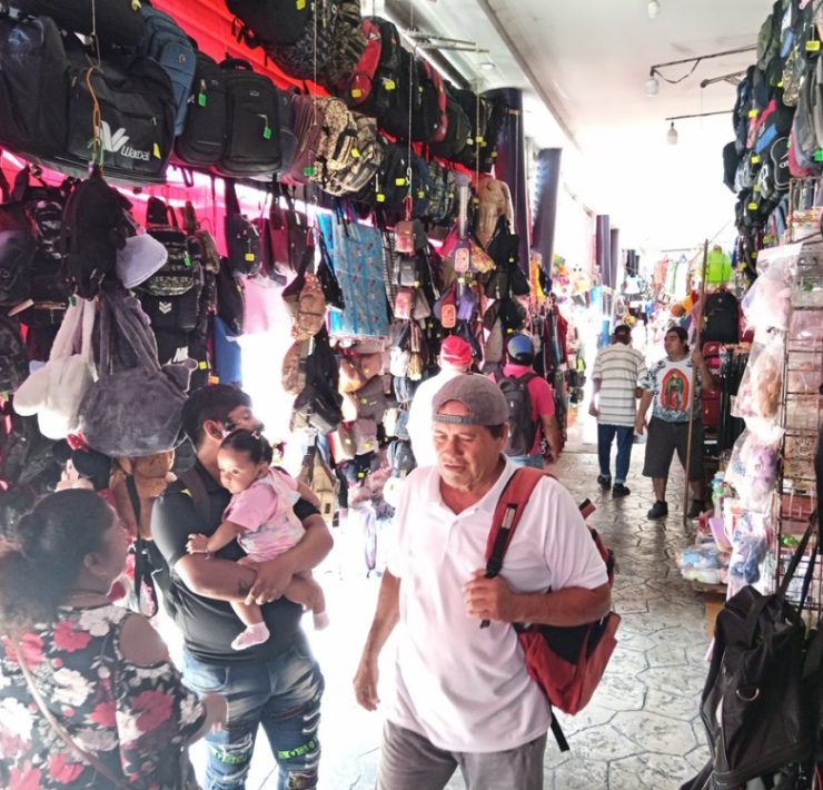 Locatarios con venta de artículos de playa se han visto favorecidos