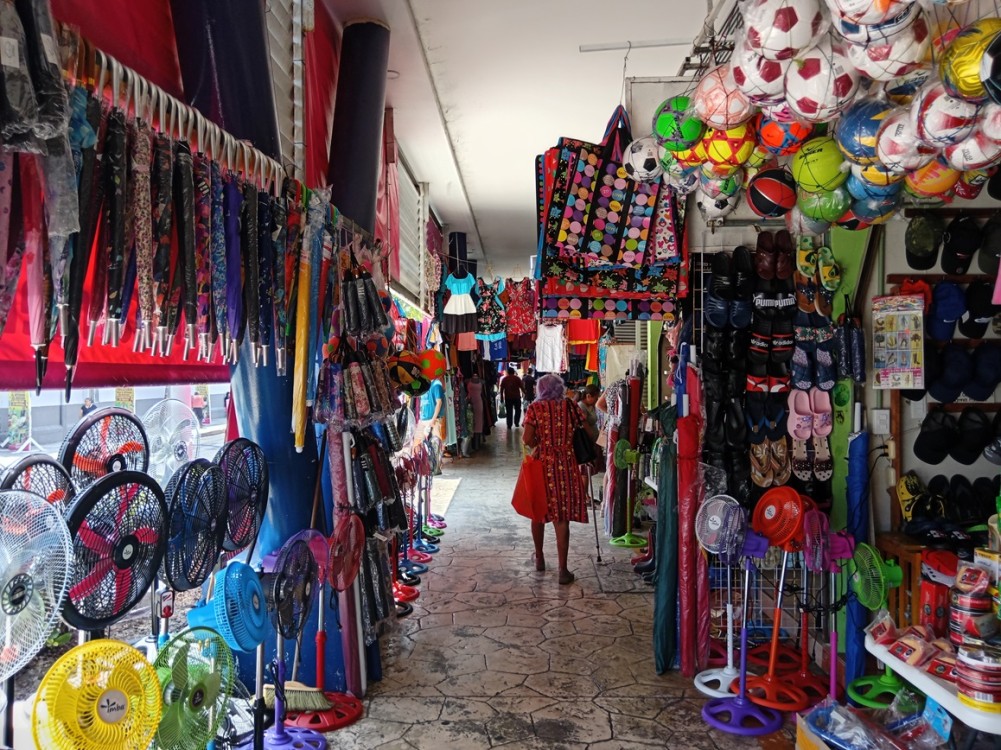 Locatarios con venta de artículos de playa se han visto favorecidos