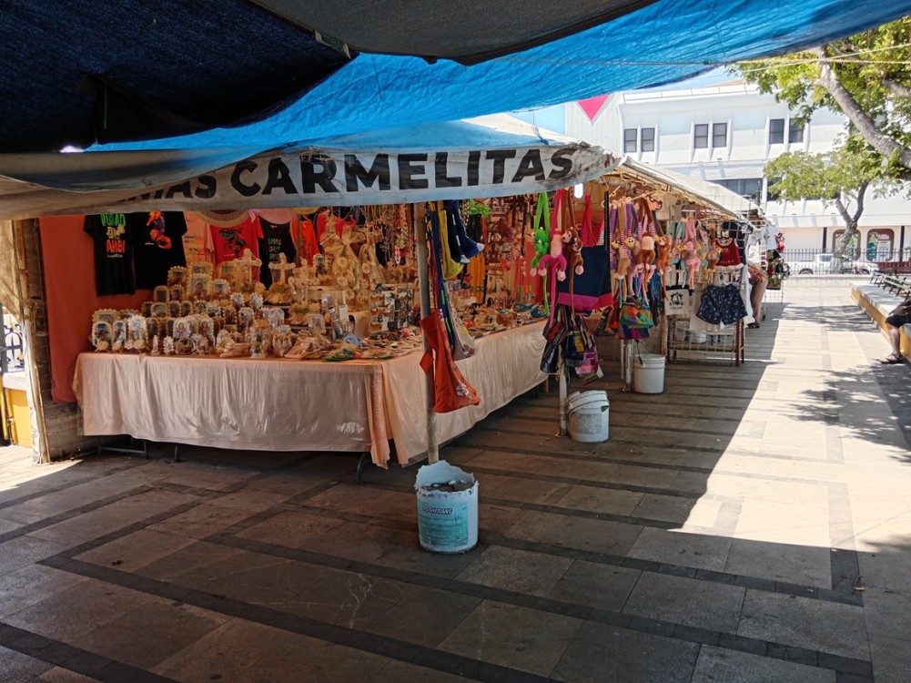 Artesanos desconocen la fecha en que concluirá el mercado de artesanías