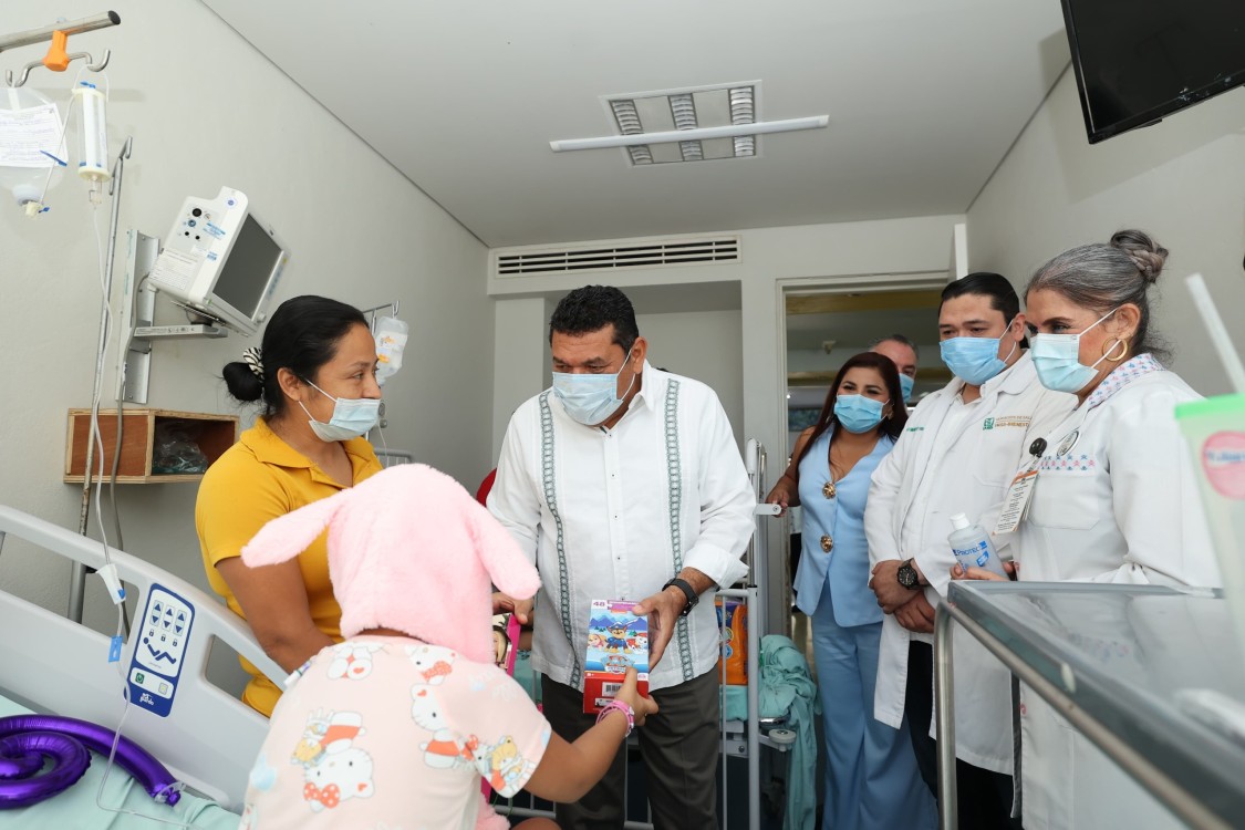 Javier May Rodríguez visitó el Hospital