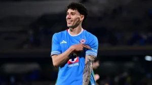 El lateral derecho Jorge Sánchez, nulificó el juego ofensivo de Alejandro Zendejas.