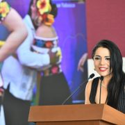 trabajos del recinto para inauguración de la Fiesta del Pueblo