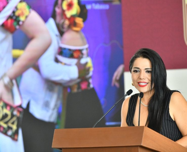 trabajos del recinto para inauguración de la Fiesta del Pueblo