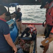 Marina y Conapesca aseguran embarcación con carga ilegal en Yucatán