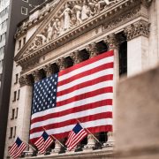 Mercados globales tiemblan ante escalada arancelaria entre EE.UU. y China