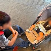 Niño cruza con bebé de 8 meses del Edomex a CDMX buscando a sus papás