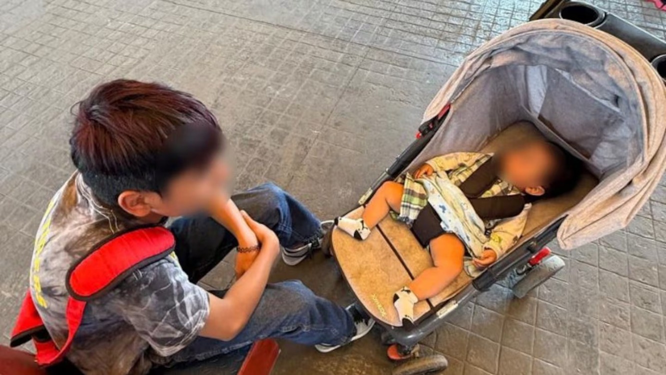 Niño cruza con bebé de 8 meses del Edomex a CDMX buscando a sus papás