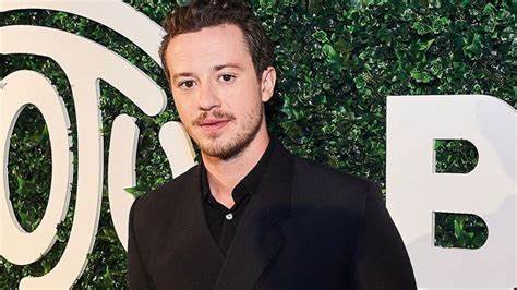 George Harrison: Joseph Quinn