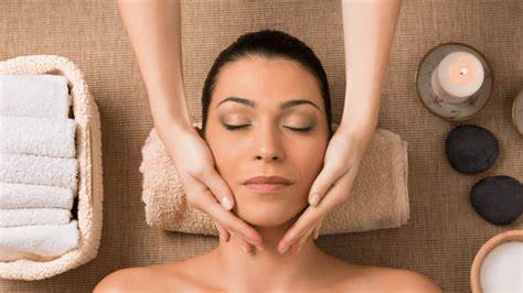 4. Masajes Faciales con Aceite de Jojoba