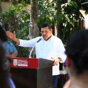 Pobladores de El Limón dan la bienvenida por primera vez al gobernador