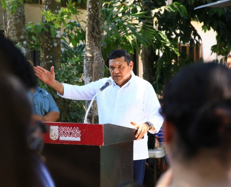 Pobladores de El Limón dan la bienvenida por primera vez al gobernador