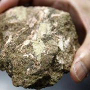 ¡Kazajstán Descubre Tierras Raras! Hito en la Geopolítica Global