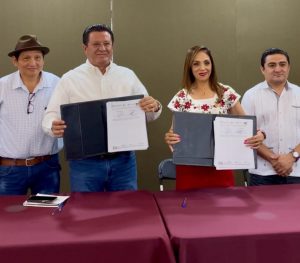 Firman convenio para aumentar la producción del campo yucateco