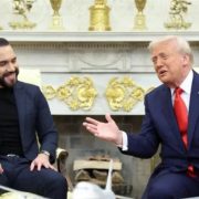 Salvadoreño deportado por error no regresará