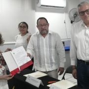 Chabelita se gradúa de abogada penalista a sus 66 años
