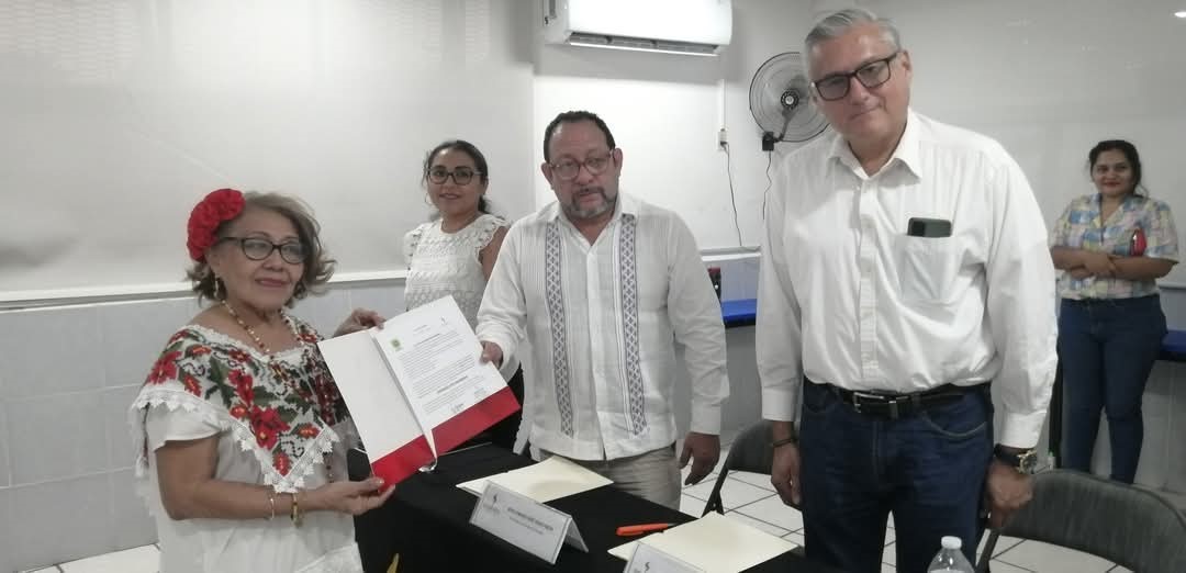 Chabelita se gradúa de abogada penalista a sus 66 años