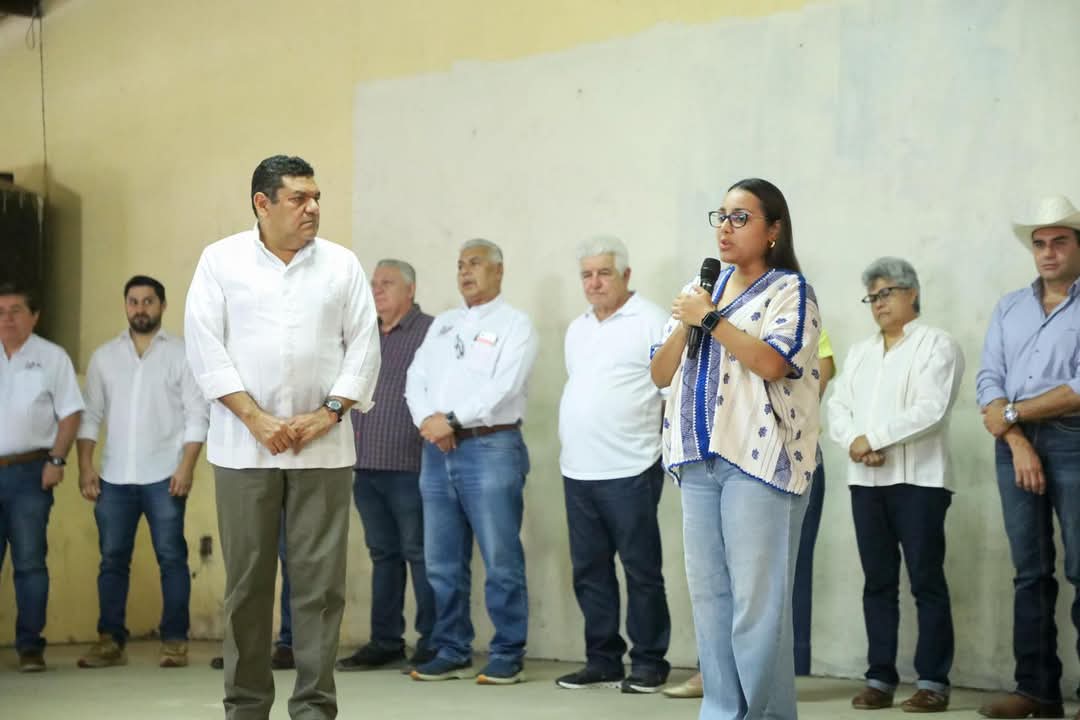 Sheila Cadena Nieto y su equipo de trabajo