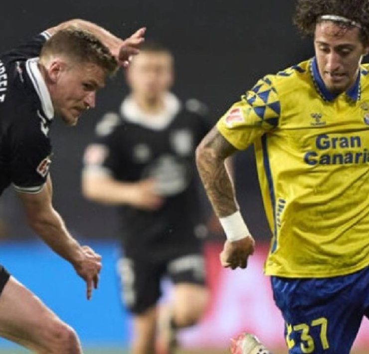 Terrible lesión de futbolista en pleno partido impacta a todos