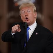 Trump advierte que ningún país está exento de los aranceles